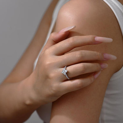 ATTAGEMS round Cut Lab-Created Moissanite Lucky Ring for Women Real 925 Sterling Silver Plated Sparkling Rings Birthday Party Daily Fine Jewelry Set Gift R310